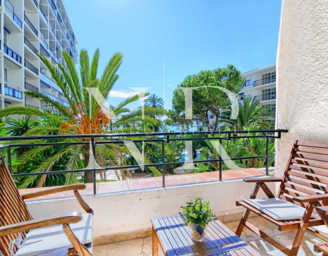 Piso en edificio Skol con vistas al mar en primera línea playa en venta