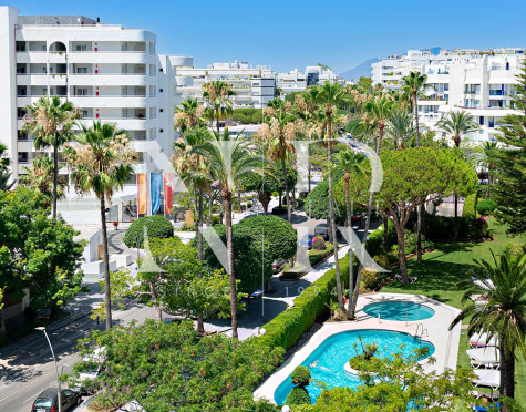 Appartement à vendre dans le centre de Marbella, en deuxiéme ligne de plage.