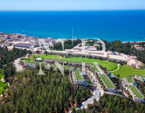 Development of townhouses in Mijas Costa with sea views in front line golf under construction