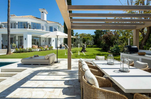 Villa entièrement rénovée à Nueva Andalucía à vendre