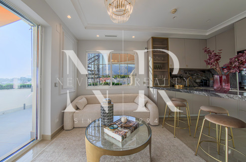 Completely refurbished penthouse on the Golden Mile next to the beach with sea views for rent.