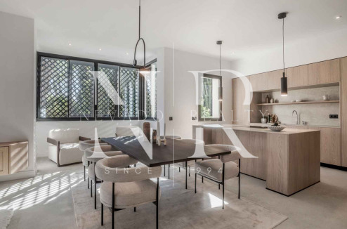 Apartamento en planta baja en Urbanización Altos Reales completamente renovado en venta