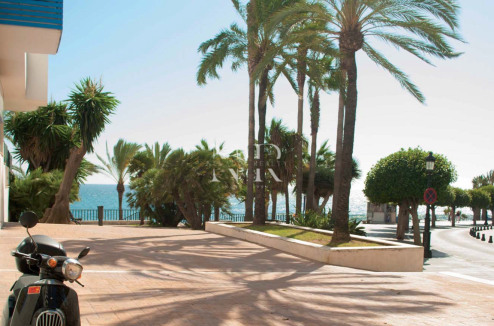 Commercial Premises in Marbella Centro on the seafront for sale