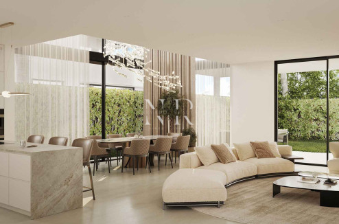 Villa de bord de mer en construction à Marbella Est à vendre