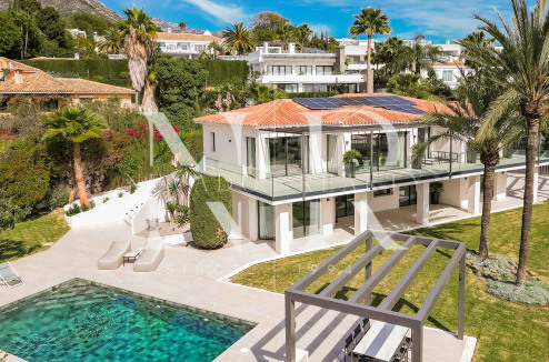 Villa in Nagueles with sea views for sale