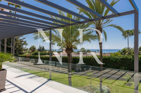 Villa in Nagueles with sea views for sale