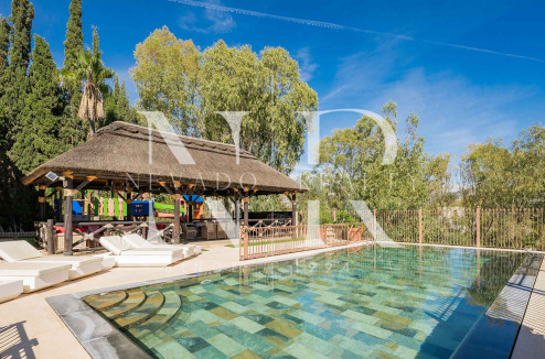 Villa dans l'Urbanisation El Herrojo avec vue panoramique sur la mer à vendre