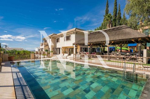 Villa dans l'Urbanisation El Herrojo avec vue panoramique sur la mer à vendre