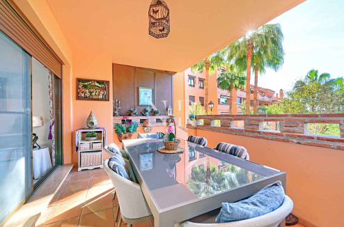 Appartement au rez-de-chaussée dans l'urbanisation Costa Nagueles III avec jardin privé à vendre
