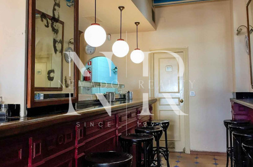 Bar just a stone's throw from Marbella's Paseo Marítimo for sale