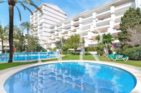 Apartamento en Jardines del Mar en segunda línea de playa con vistas al mar en venta