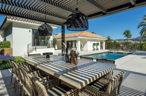 Villa in Nueva Andalucia in Las Brisas Golf with panoramic views for sale