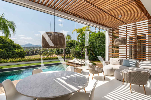 Front line Los Naranjos Golf villa with panoramic views for sale
