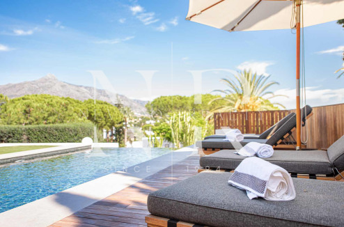 Balinese style villa in Las Brisas Golf with panoramic views for sale