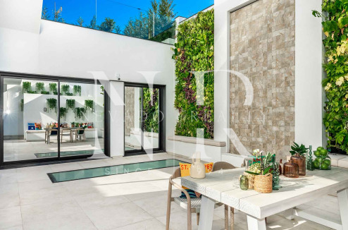 Adosada en Marbella Centro en segunda línea de playa en venta