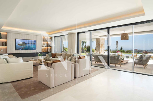Villa en Urbanización El Herrojo con vistas panorámicas al mar en venta