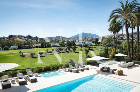 Villa en Los Naranjos Golf Club en primera línea de golf en venta