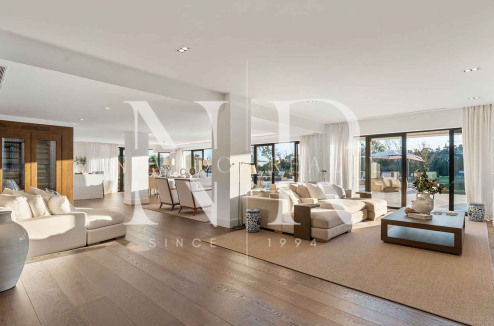 Villa en Los Naranjos Golf Club en primera línea de golf en venta