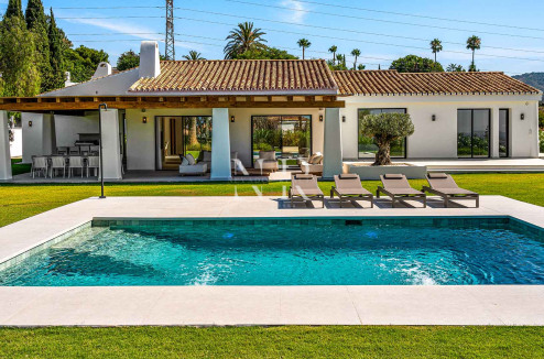 Villa con vistas al mar en El Rosario, Marbella en venta