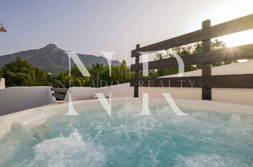 Maison mitoyenne dans la résidence La Meridiana avec vue sur La Concha, Marbella, à vendre
