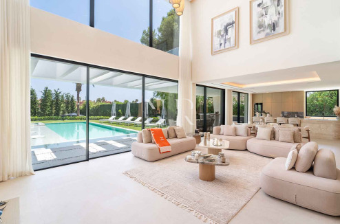 Villa for sale in Los Monteros Playa, Marbella