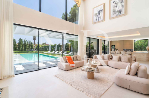 Villa for sale in Los Monteros Playa, Marbella