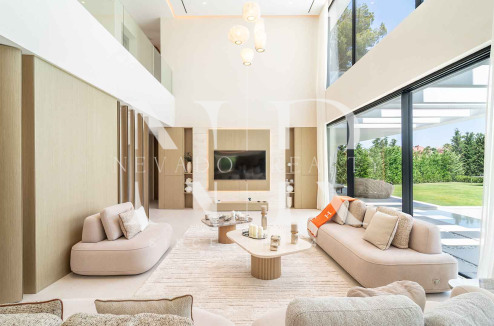 Villa for sale in Los Monteros Playa, Marbella