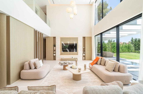 Villa for sale in Los Monteros Playa, Marbella