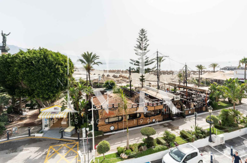 Apartamento con vistas al mar en venta en Puerto Banús