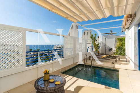 Ático en venta en Marbella House con vista al mar