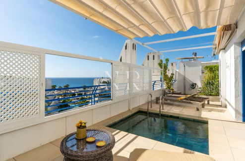 Ático en venta en Marbella House con vista al mar