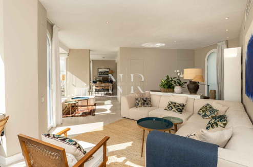 Ático en venta en Marbella House con vista al mar