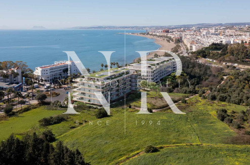 Ático en primera linea de playa en Estepona en venta
