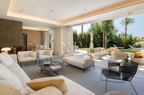 Villa en venta en Los Monteros playa, Marbella con vistas al mar