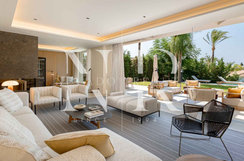 Villa à vendre à Los Monteros Playa, Marbella avec vue sur la mer