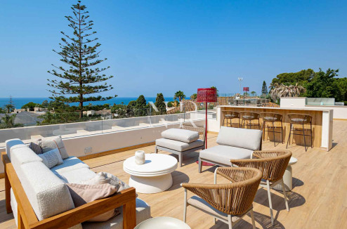 Villa en venta en Los Monteros playa, Marbella con vistas al mar