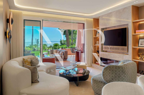 Apartment with sea views in a beachfront setting in Cabo Bermejo, Estepona, for sale