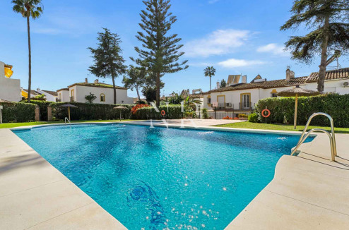 Adosada en El Campanario, Estepona en venta