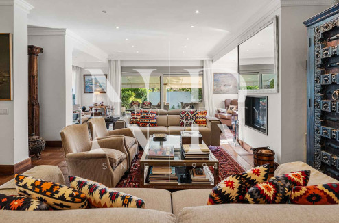 Villa for sale in Los Monteros Playa, with sea views