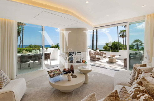 Apartamento en venta en Alcazaba Beach, Estepona en primera línea de playa