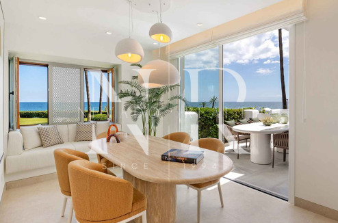 Apartamento en venta en Alcazaba Beach, Estepona en primera línea de playa