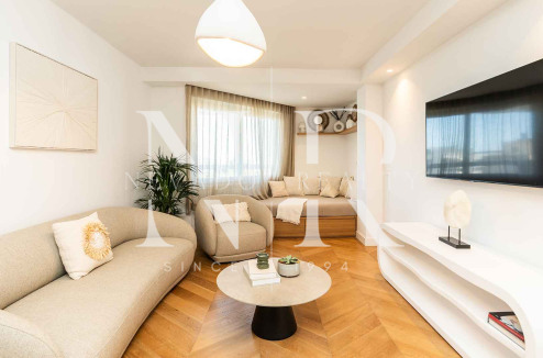 Penthouse for sale in Playa de la Fontanilla, Marbella, on the second line from the beach