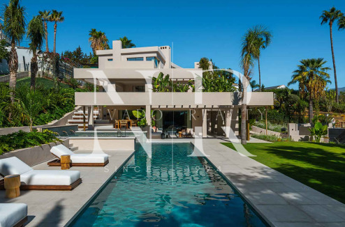 Villa for sale in Nueva Andalucía