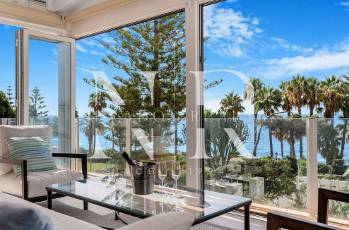 Townhouse for sale in Marbellamar, frontline beach with sea views