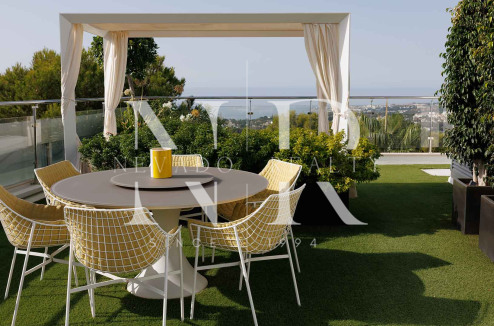 Semi-detached villa for sale in Meisho Hills, Marbella with sea views