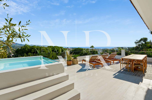 Villa for sale in Nueva Andalucía with sea views
