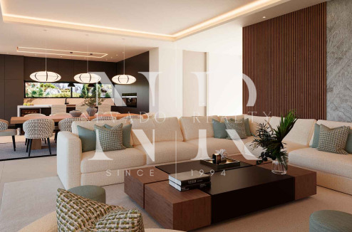 Villa en venta en construcción en Los Monteros Playa
