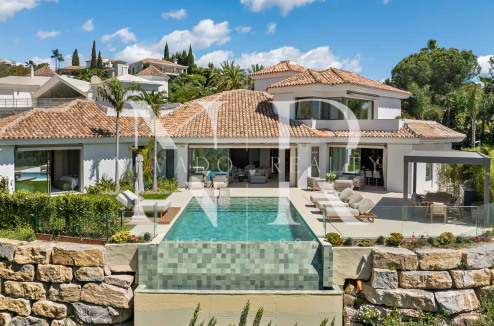 Villa con vistas al mar en Benahavís, Málaga en venta.