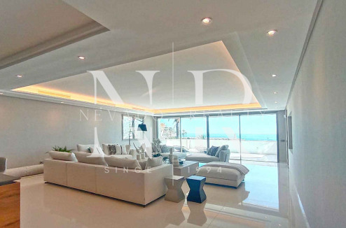 Appartement en première ligne de plage avec vue sur la mer à vendre à Puerto Banús, Marbella