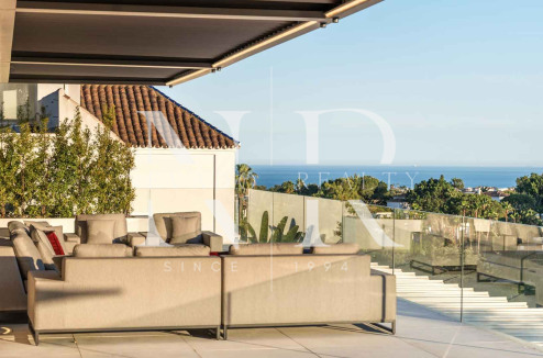 Villa avec vues panoramiques sur la mer et le golf à La Quinta, Benahavís à vendre